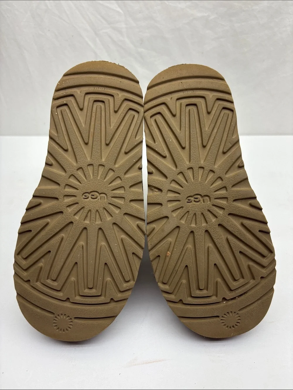 UGG Chestnut Kids Short Suede Boots, SZ 12 toddler girl, box 15